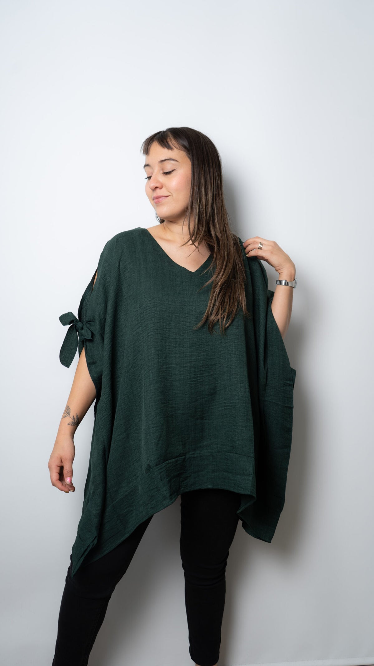 Polera Maria - detalle en hombros -  Verde oscuro