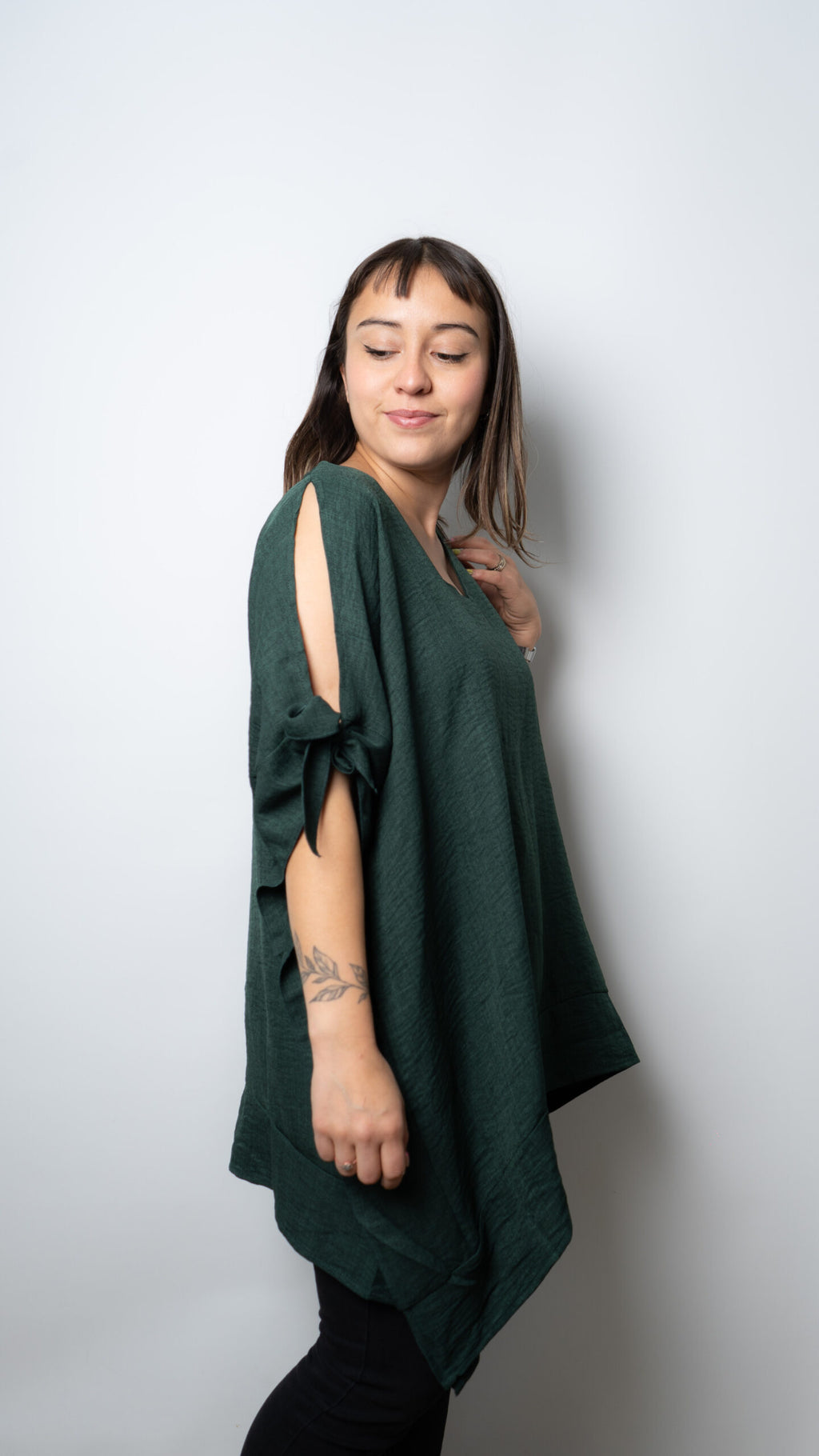 Polera Maria - detalle en hombros -  Verde oscuro
