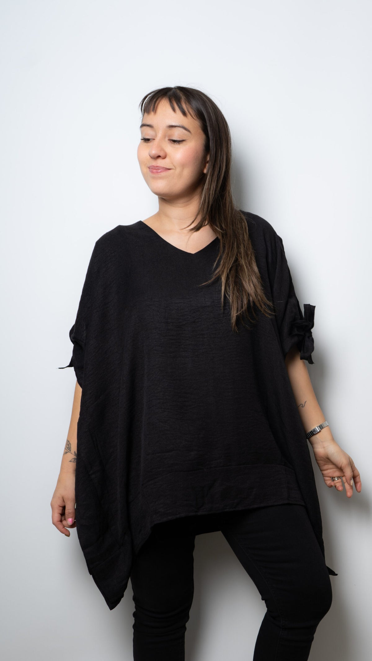 Polera Maria - detalle en hombros - Negro