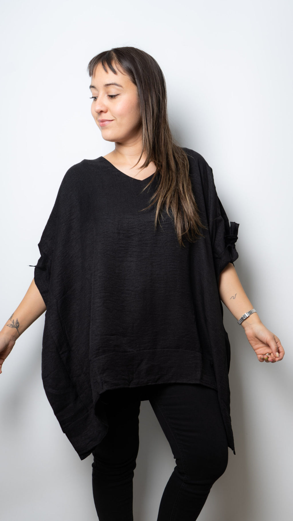 Polera Maria - detalle en hombros - Negro
