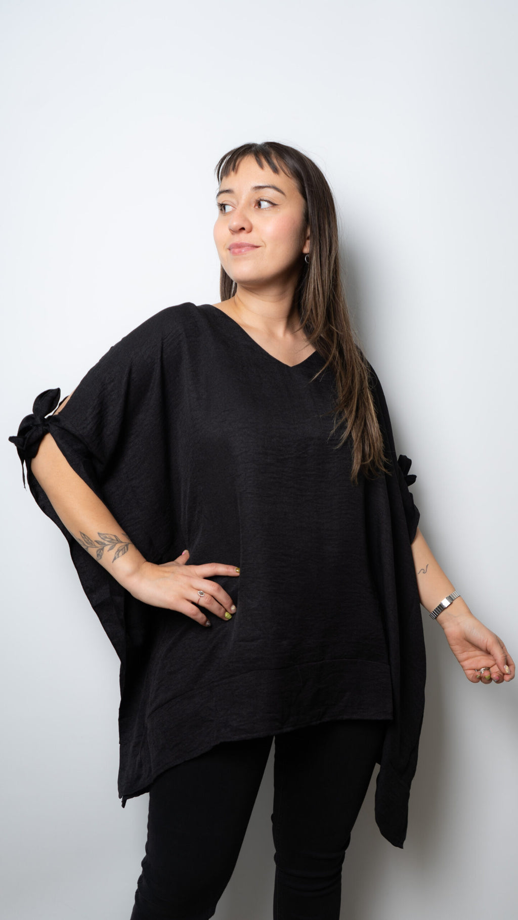 Polera Maria - detalle en hombros - Negro