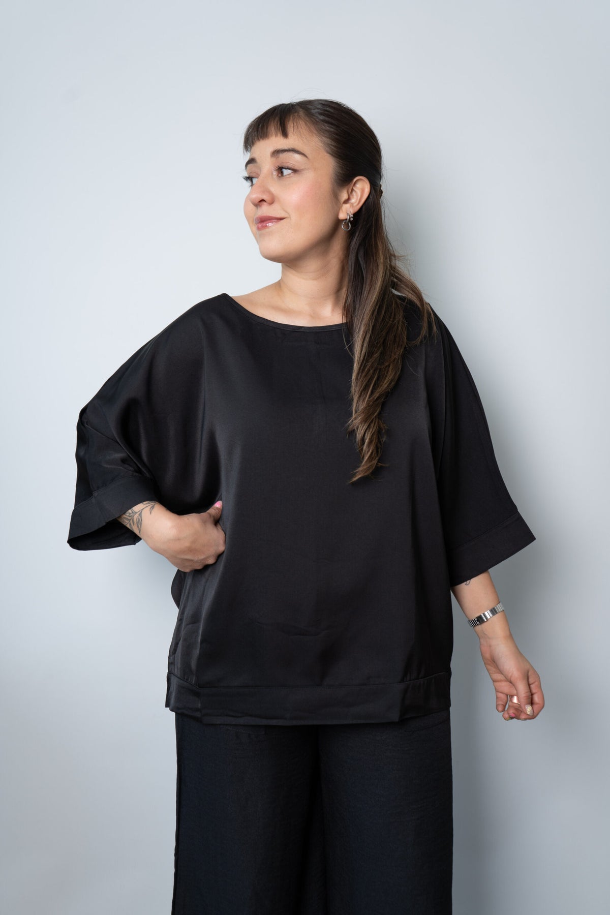 Polera satin Emilia - Negra