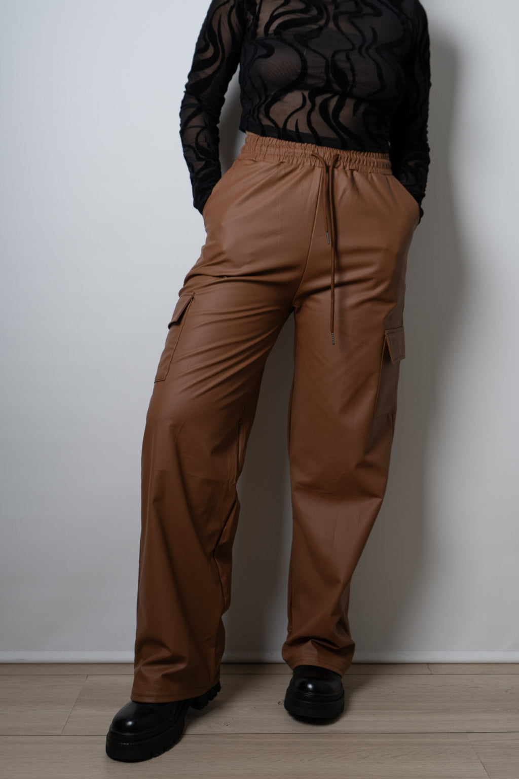 Pantalón Cargo Ecocuero - Café