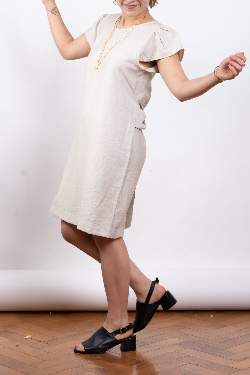 Vestido Beige Flora - Colección Buenos Aires