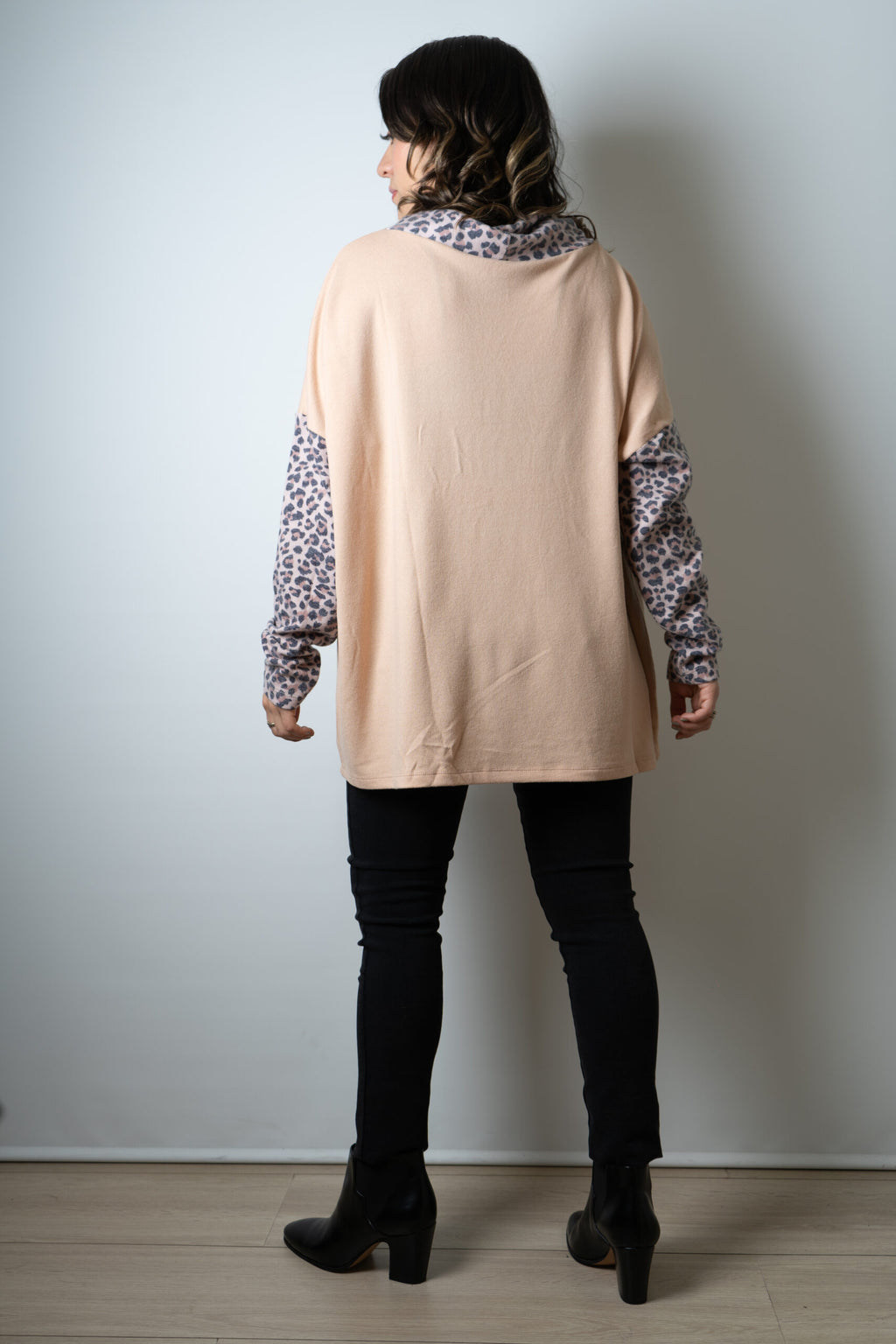 Polera Lanilla Diseño mangas y cuello - Rosado y animal print