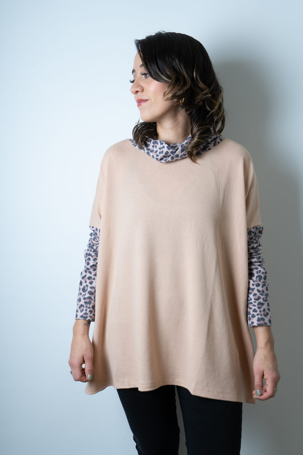 Polera Lanilla Diseño mangas y cuello - Rosado y animal print