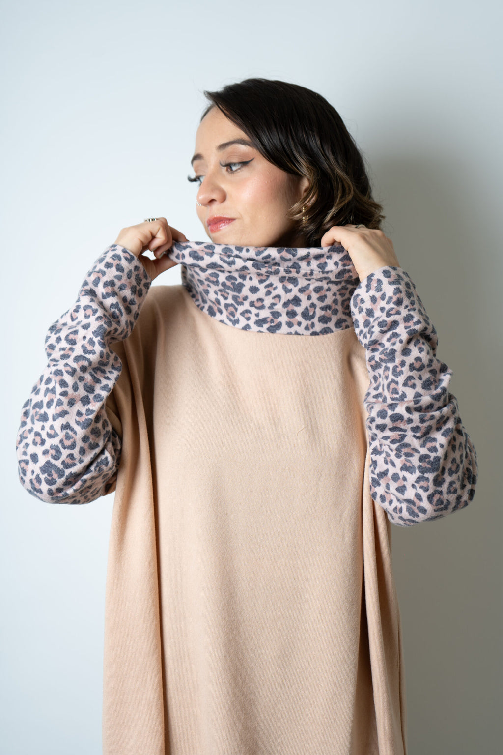 Polera Lanilla Diseño mangas y cuello - Rosado y animal print