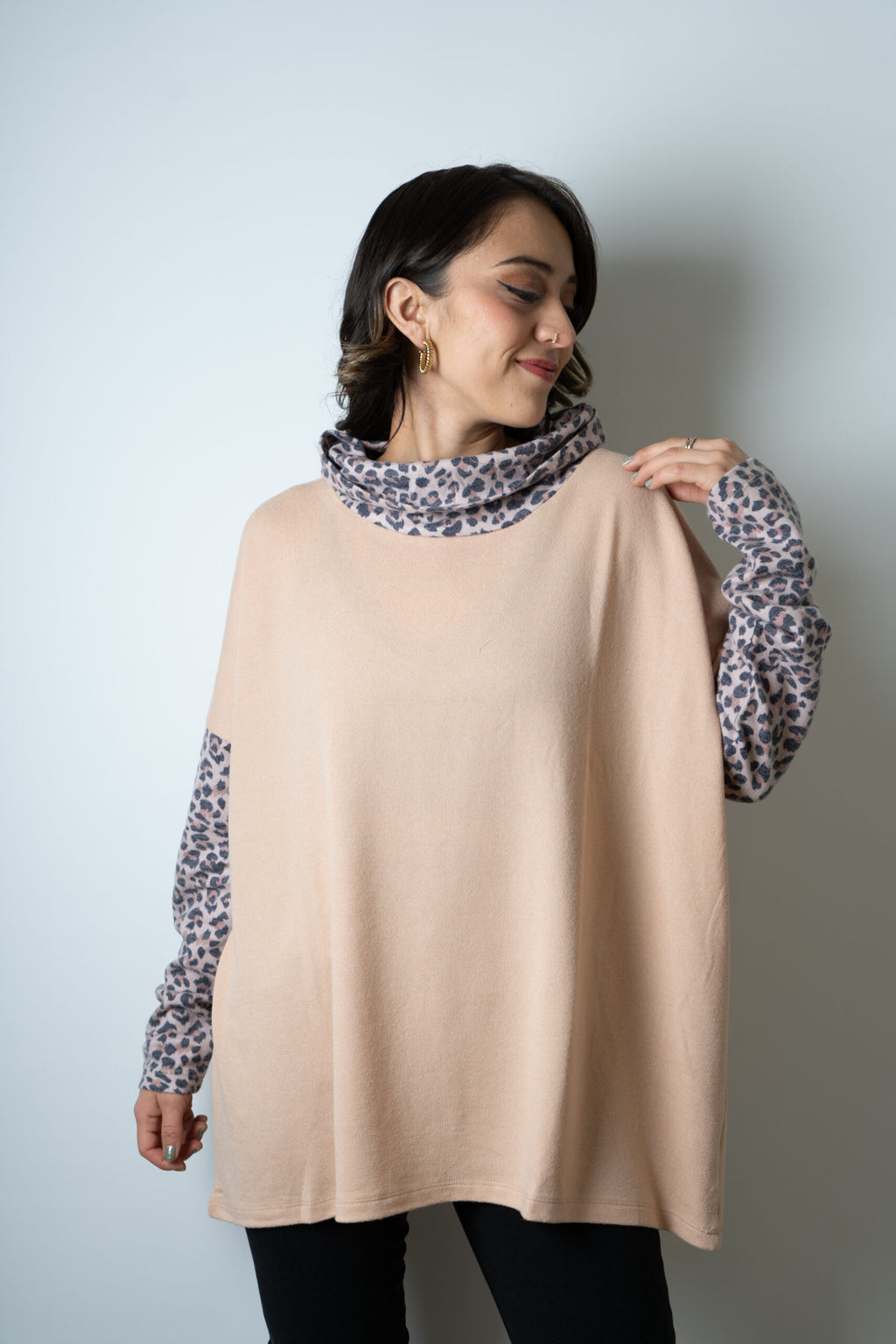 Polera Lanilla Diseño mangas y cuello - Rosado y animal print