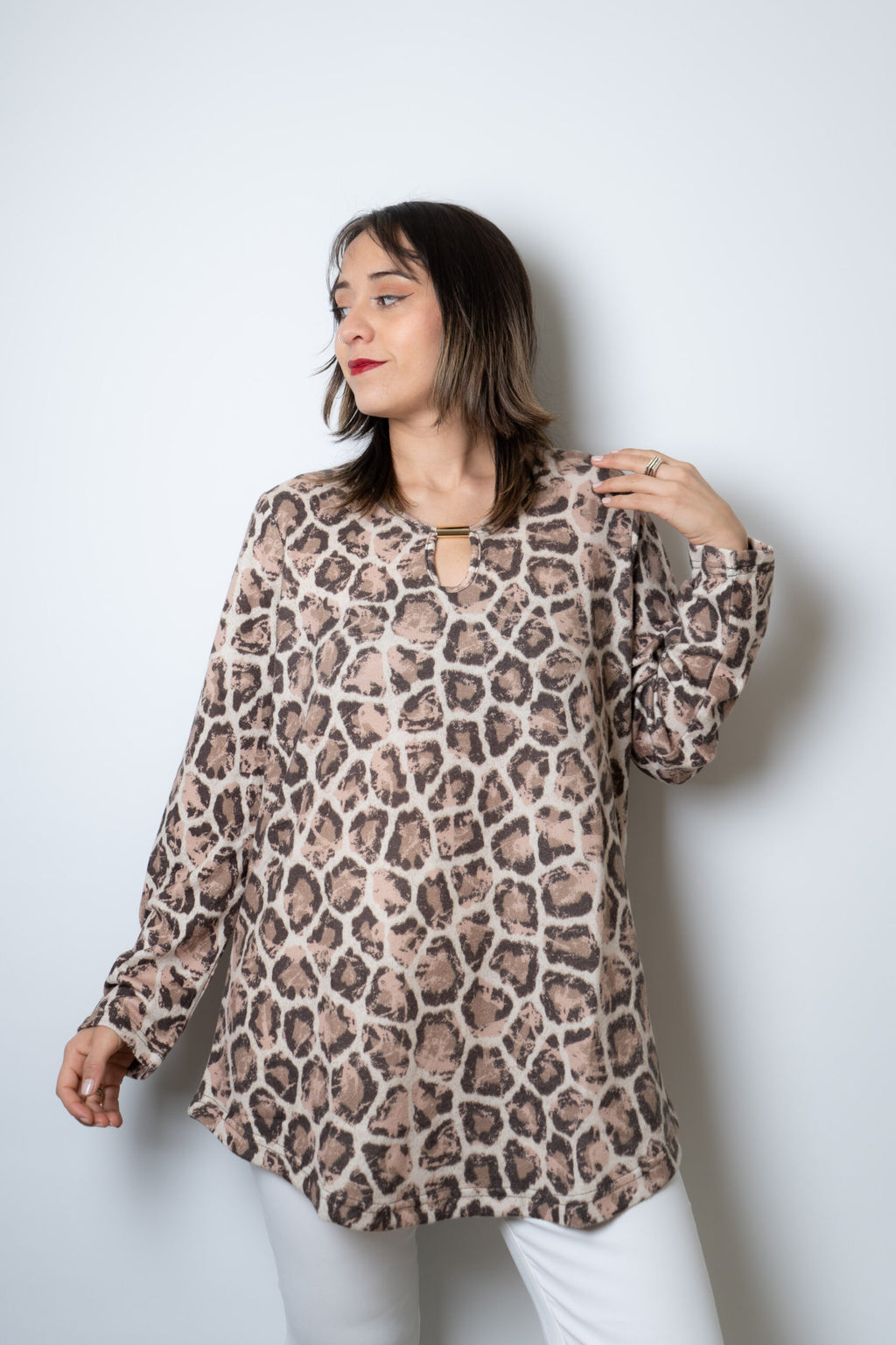 Polera lanilla Animal print - aplicacion metalica - Cafe claro