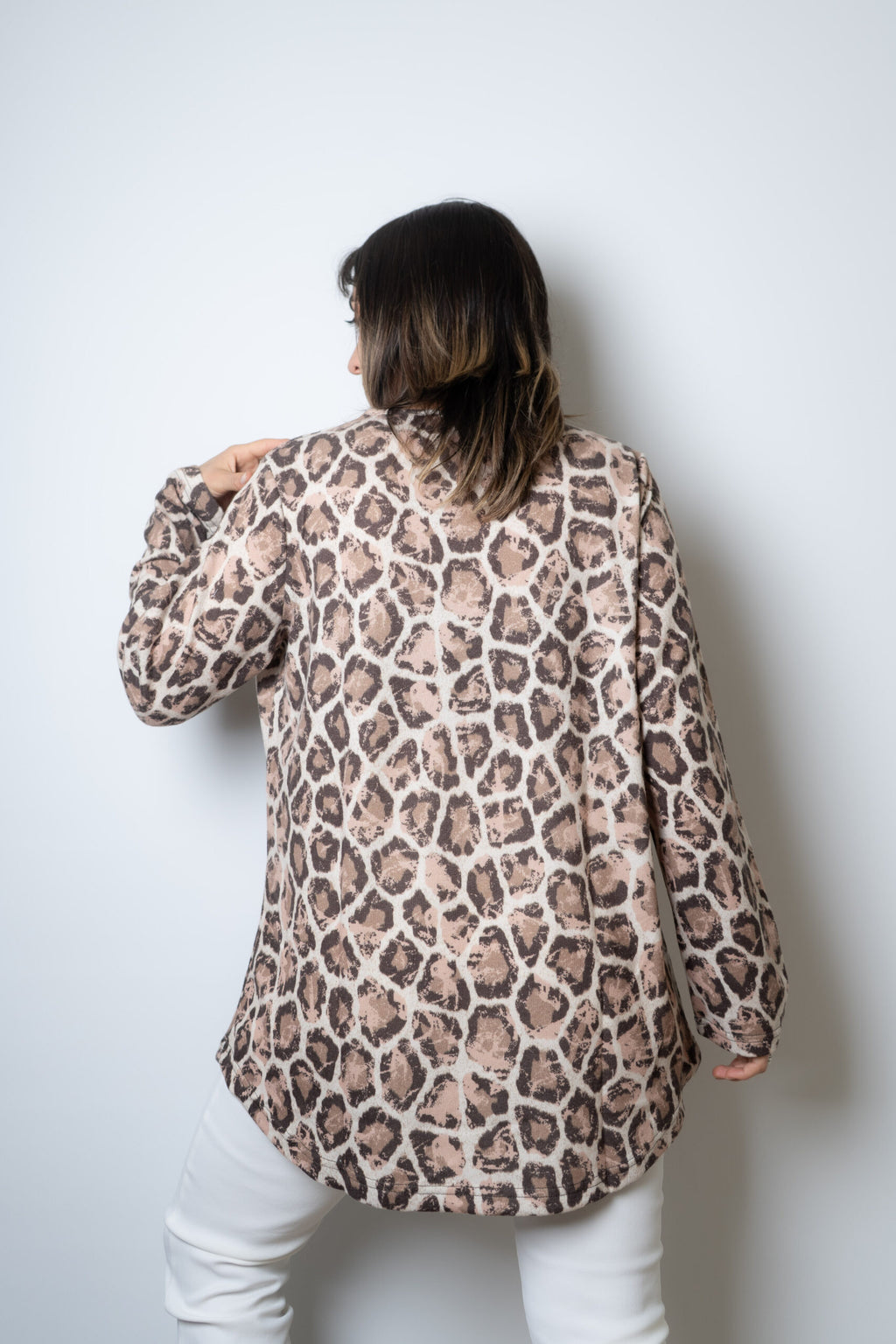 Polera lanilla Animal print - aplicacion metalica - Cafe claro
