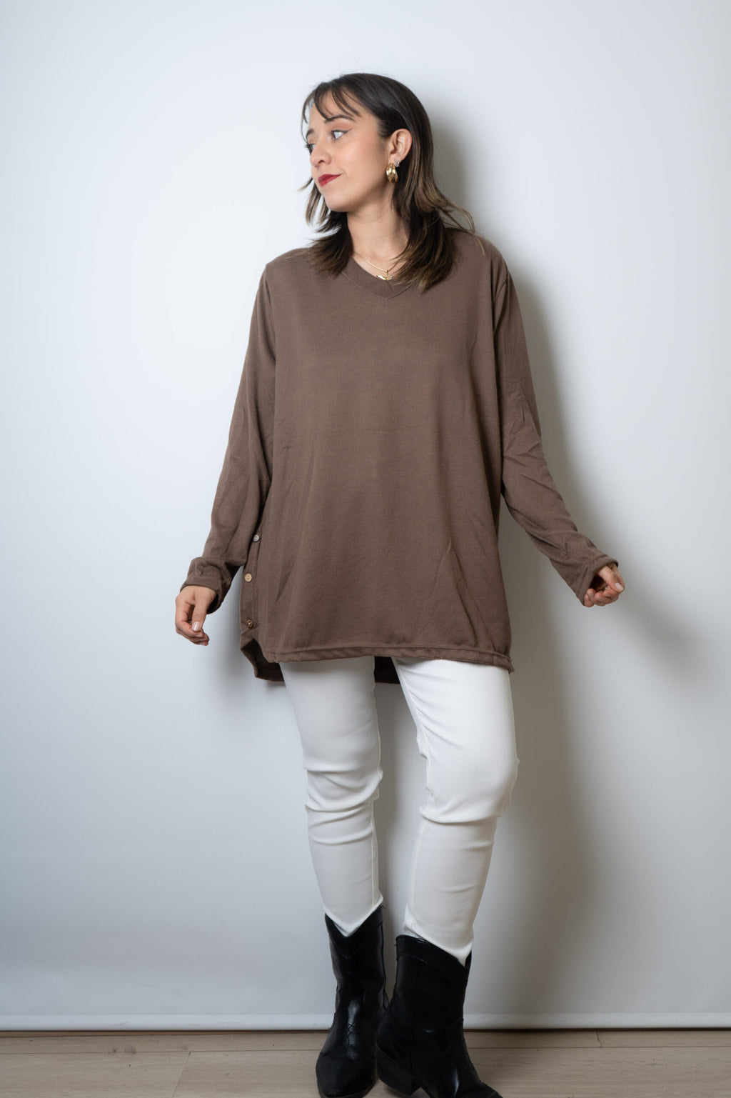 Polera lanilla básica - cuello V - Cafe