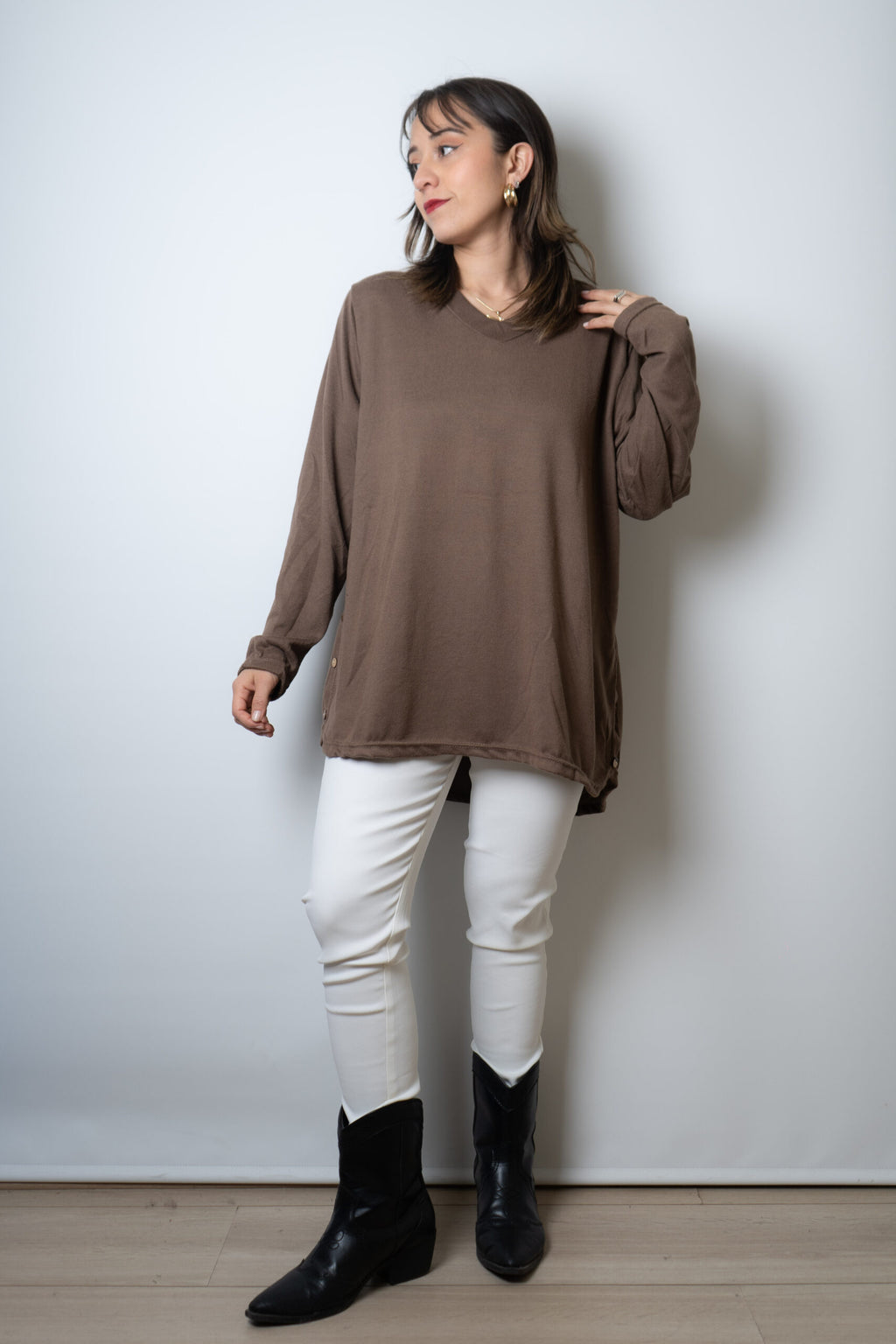 Polera lanilla básica - cuello V - Cafe