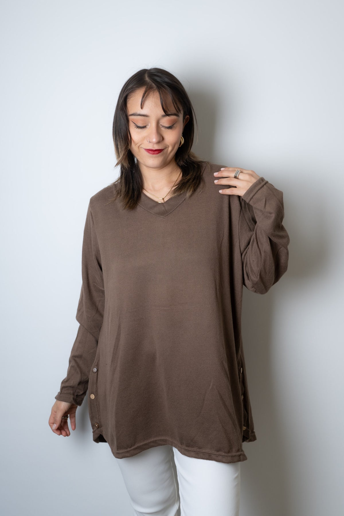 Polera lanilla básica - cuello V - Cafe