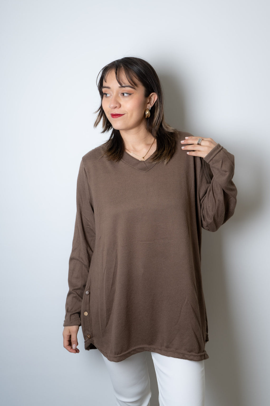 Polera lanilla básica - cuello V - Cafe