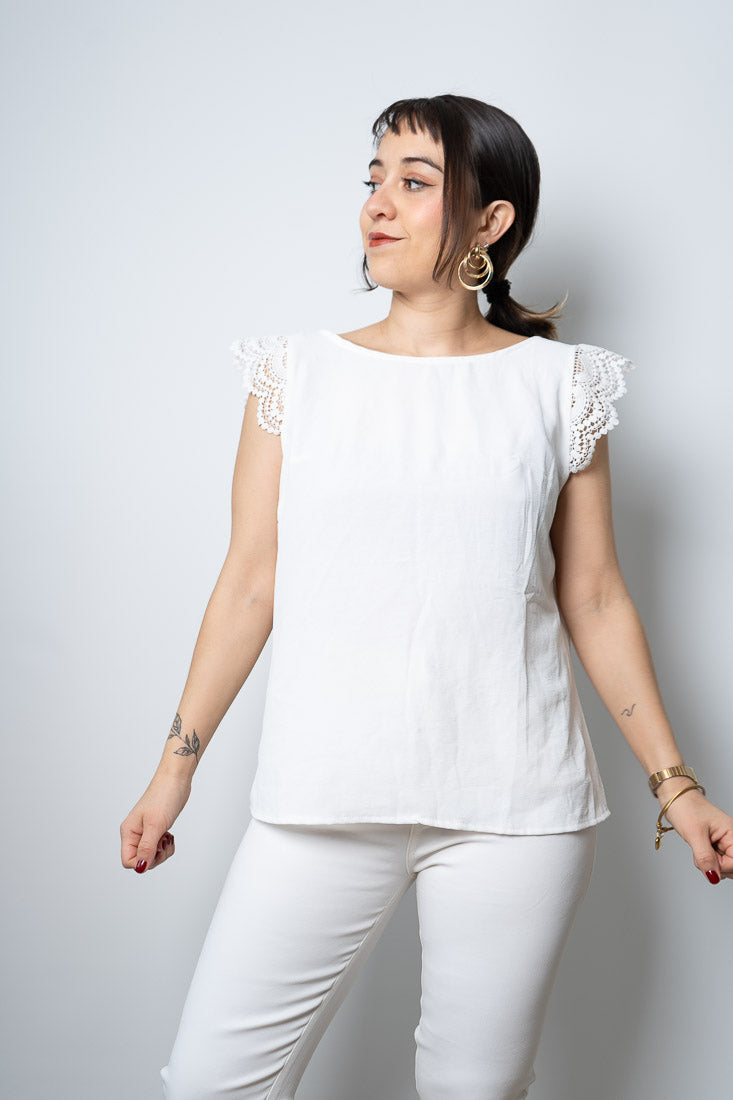 Polera con diseño en espalda - Blanca