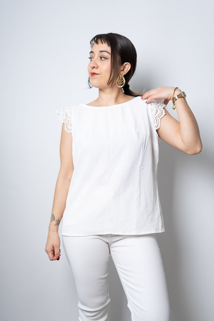 Polera con diseño en espalda - Blanca