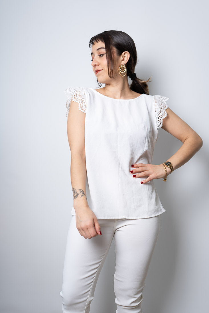 Polera con diseño en espalda - Blanca