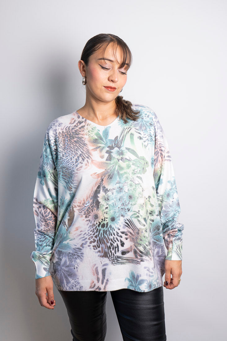 Sweater Animal print  y flores - Tonos celeste, verde y cafe