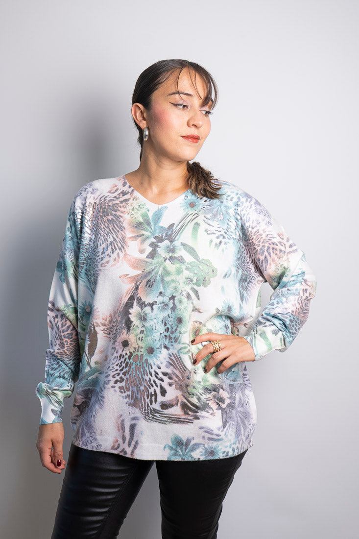 Sweater Animal print  y flores - Tonos celeste, verde y cafe