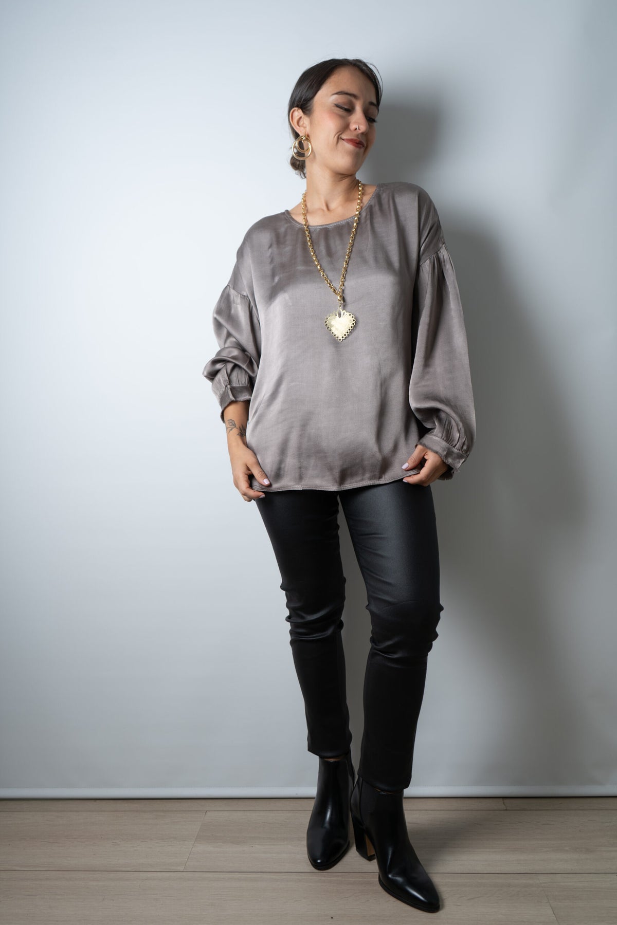 Blusa satín Alexandra - Gris