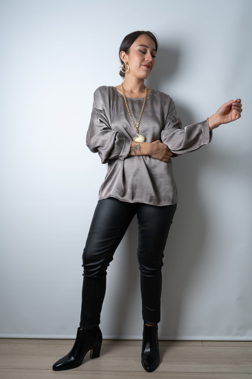 Blusa satín Alexandra - Gris