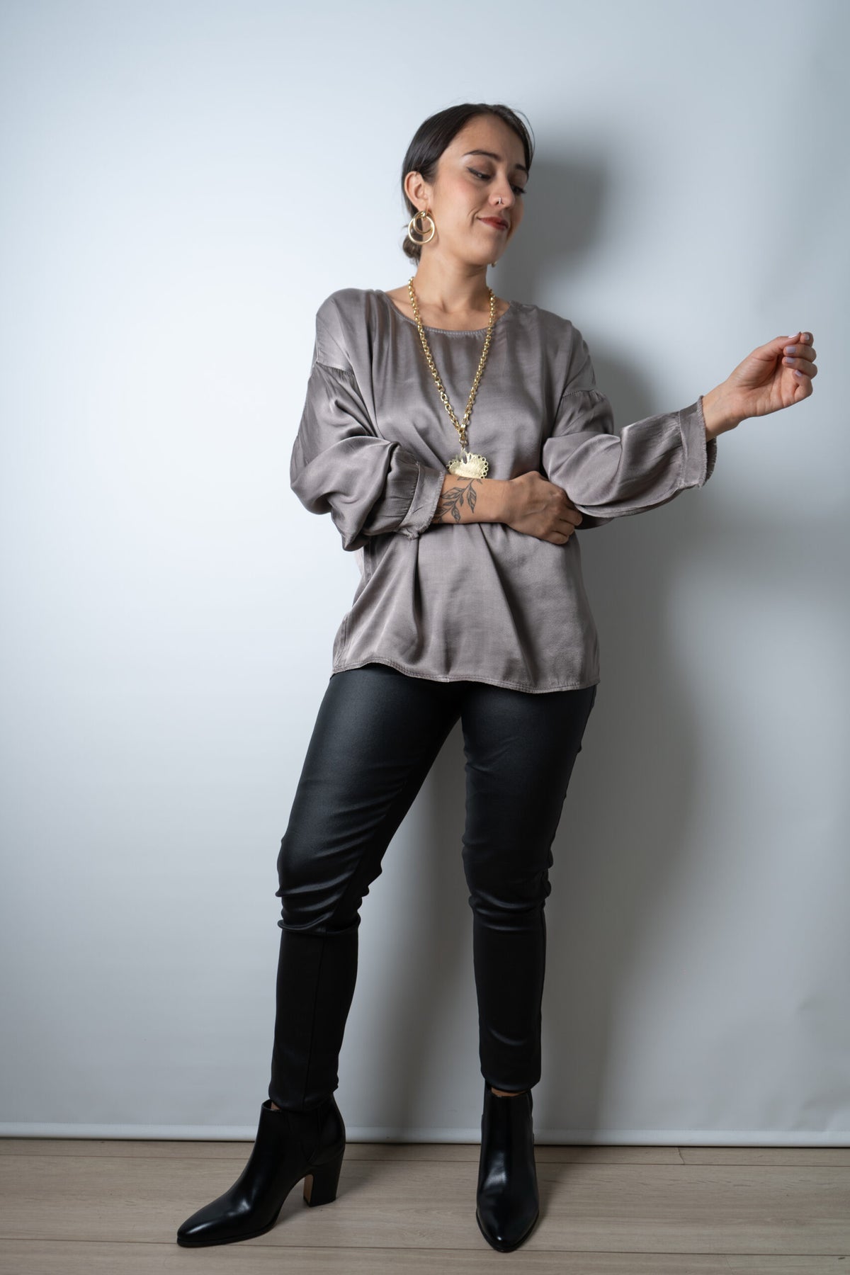 Blusa satín Alexandra - Gris