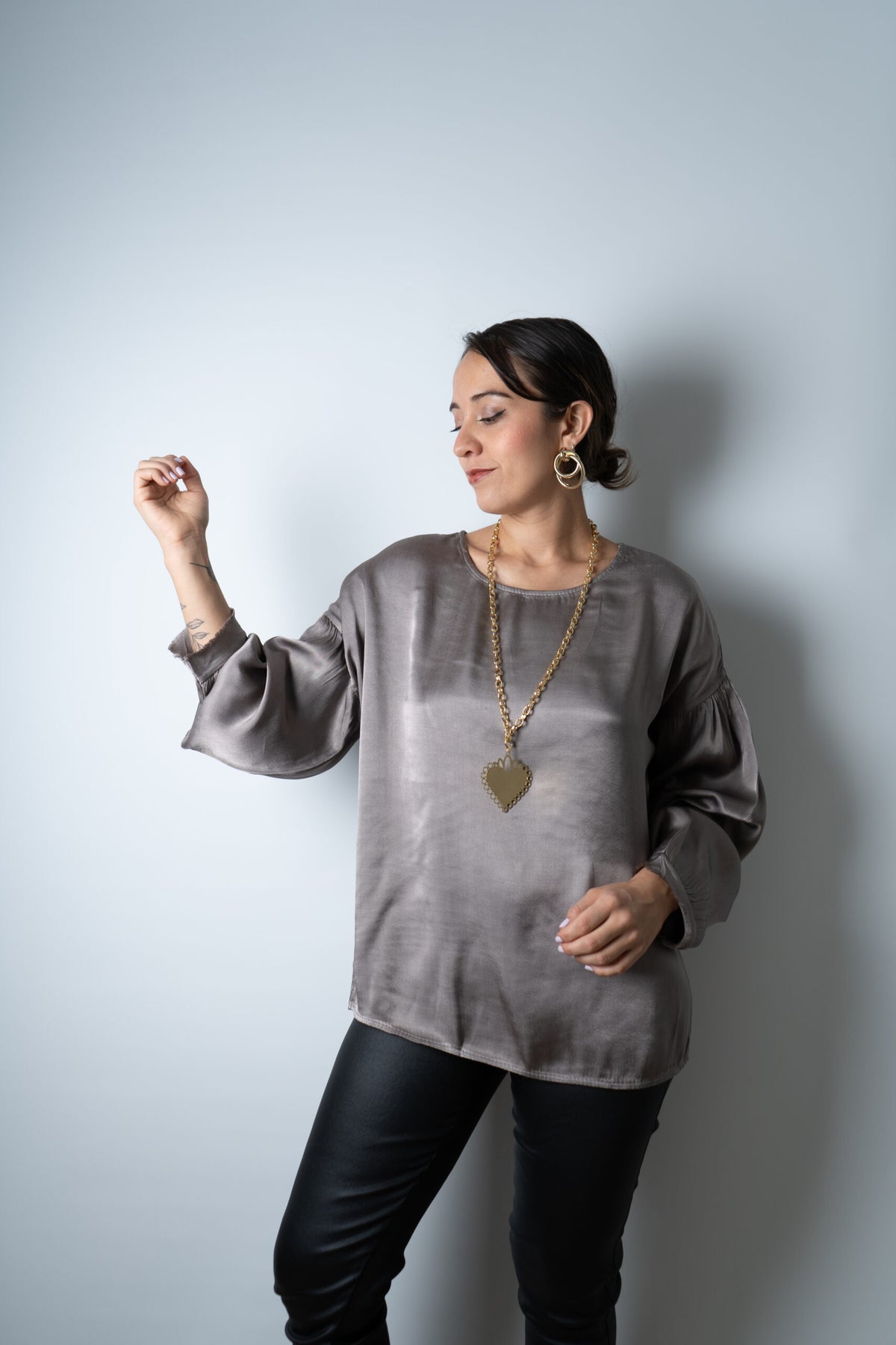 Blusa satín Alexandra - Gris
