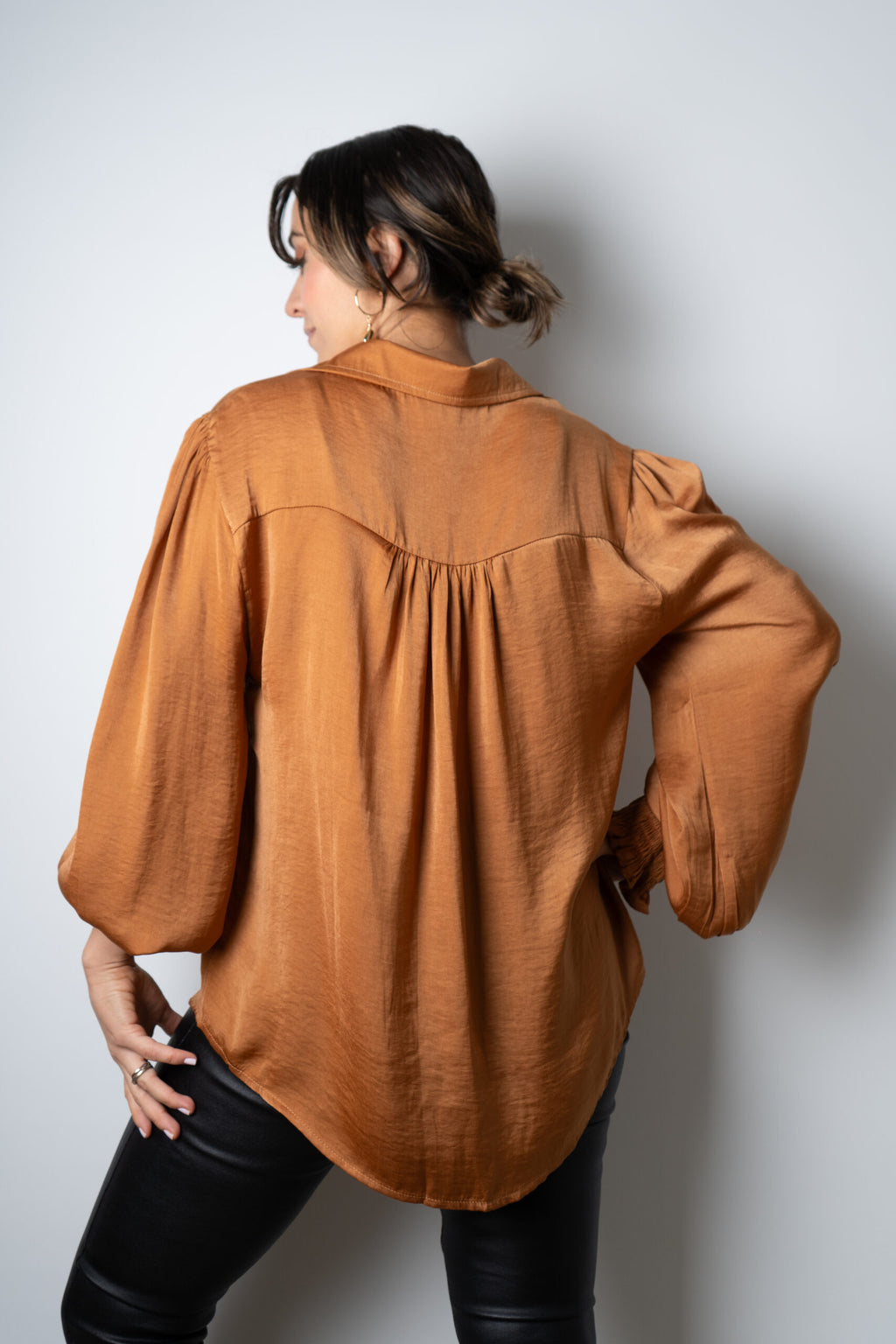 Blusa de satín Rafaela - Café Camel